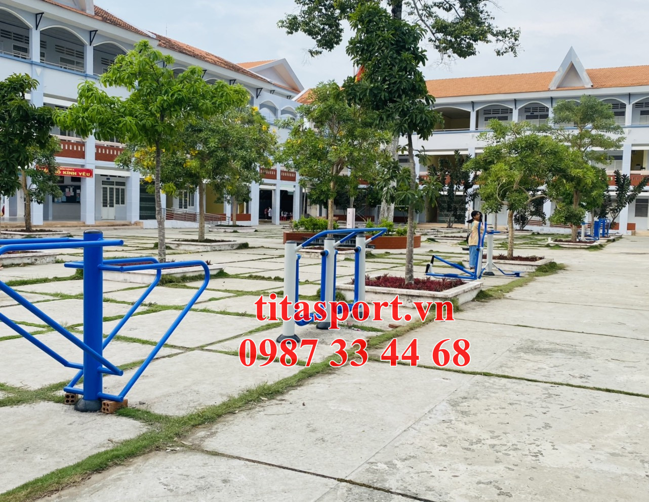 thiết bị tập thể dục ngoài trời trường học