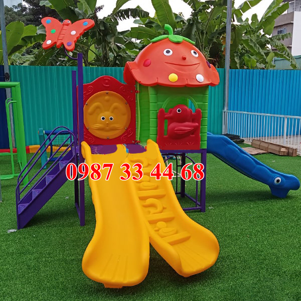 CẦU TRƯỢT TRẺ EM NGOÀI TRỜI