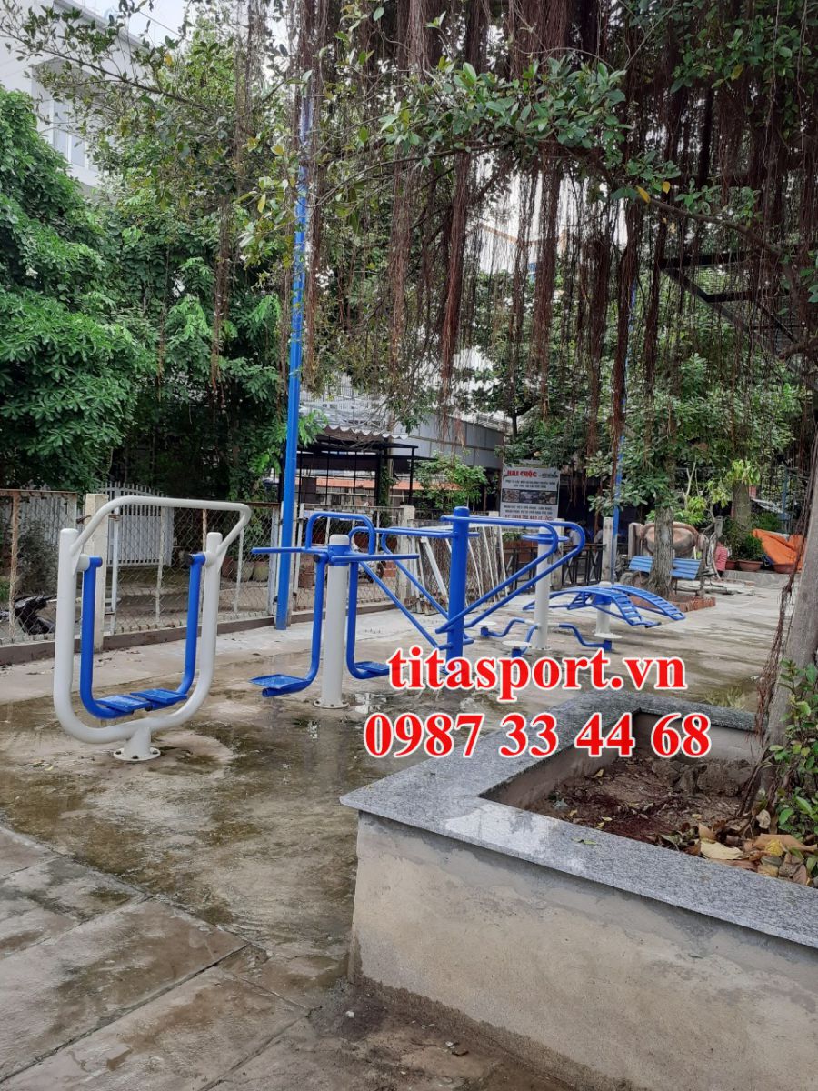 Lắp đặt tại khuôn viên bờ sông