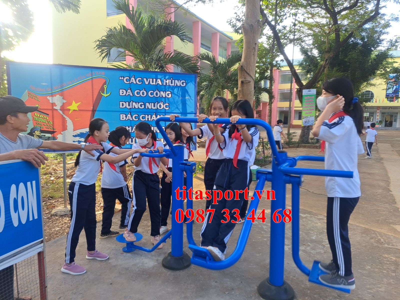 Lắp đặt tại trường tiểu học